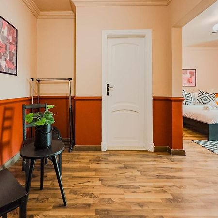 Distinct & Decent 2 Bdr Apt Steps From Nightlife And Airport Cairo Ngoại thất bức ảnh