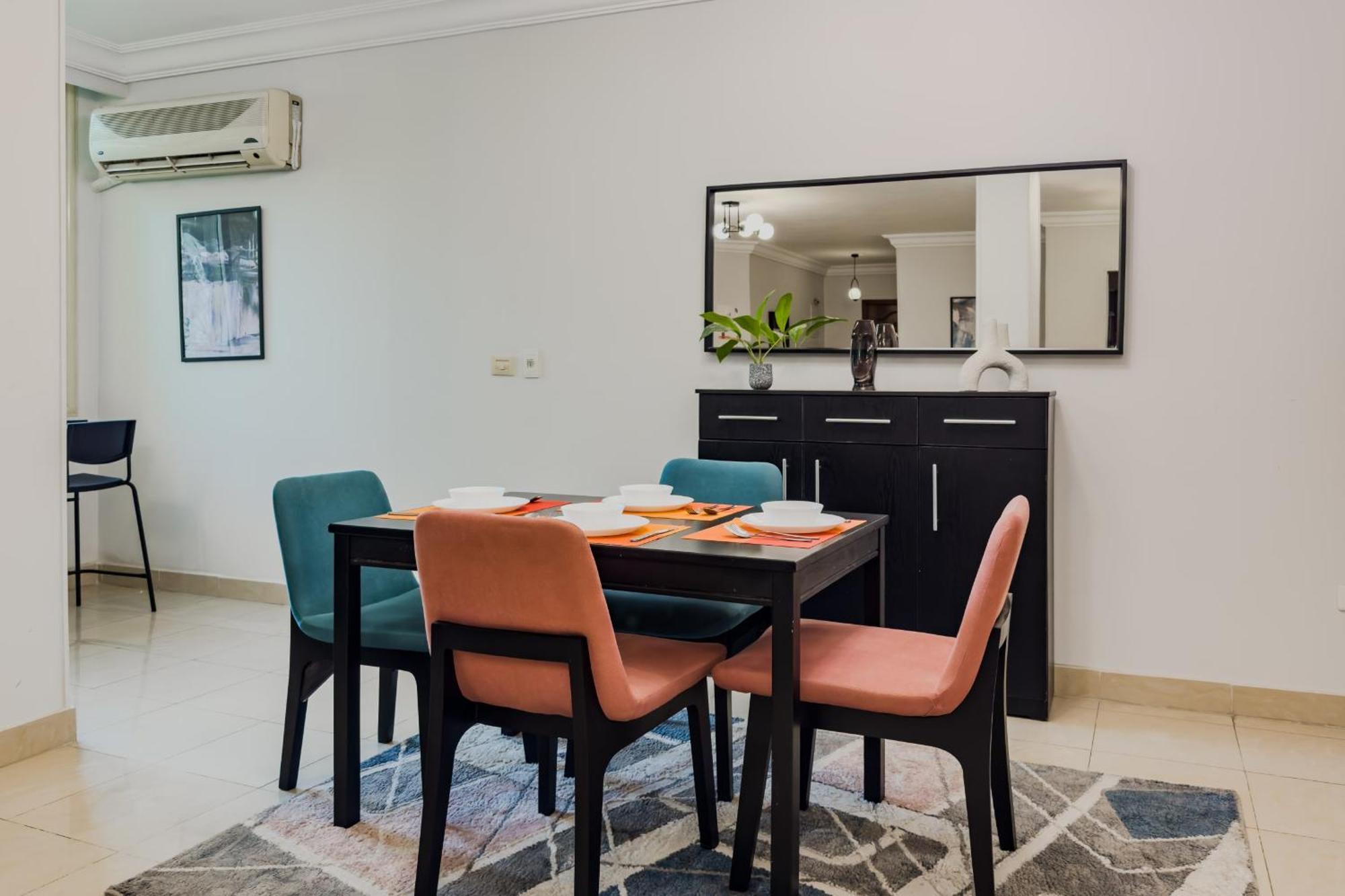 Distinct & Decent 2 Bdr Apt Steps From Nightlife And Airport Cairo Ngoại thất bức ảnh
