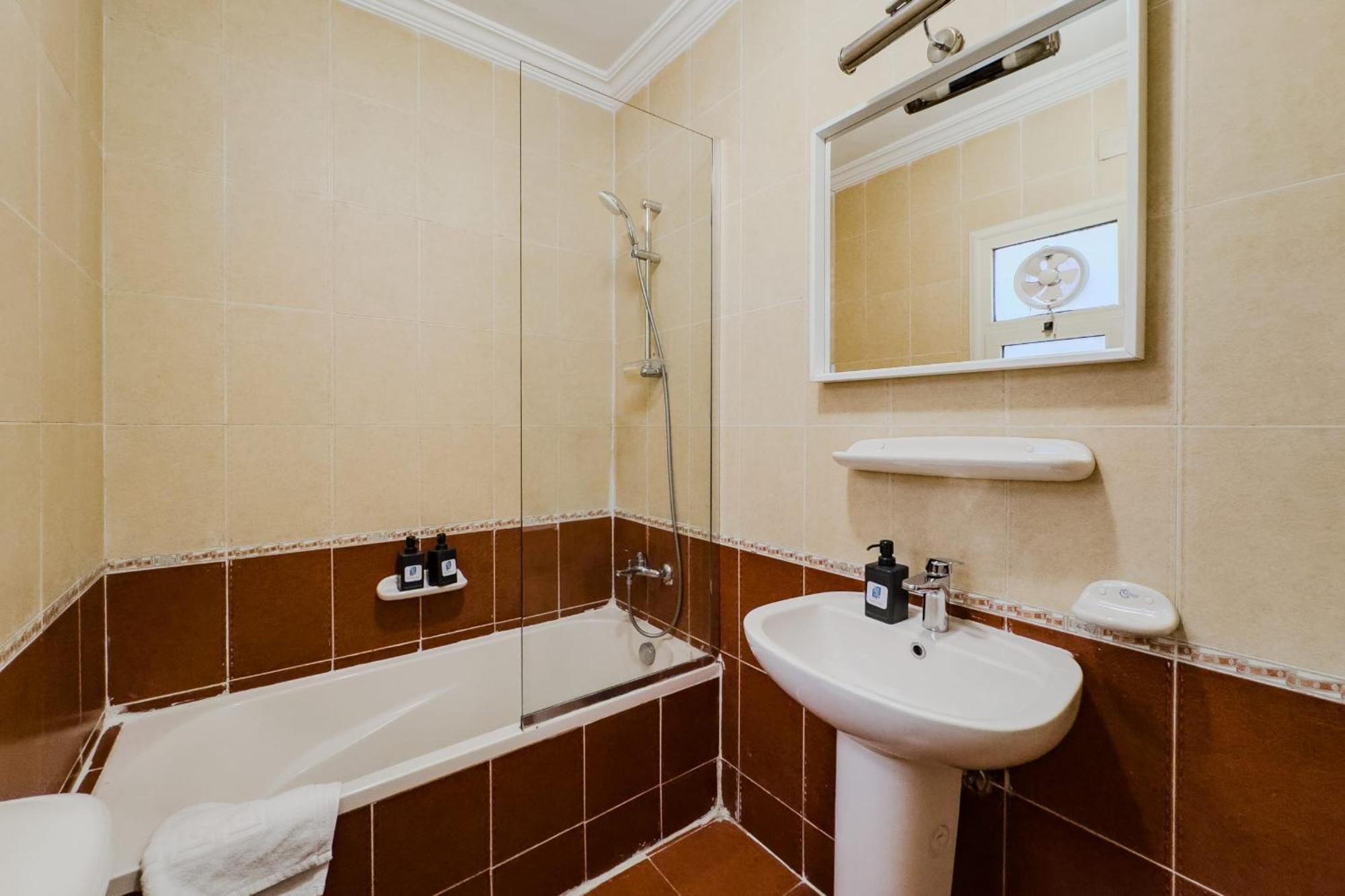 Distinct & Decent 2 Bdr Apt Steps From Nightlife And Airport Cairo Ngoại thất bức ảnh