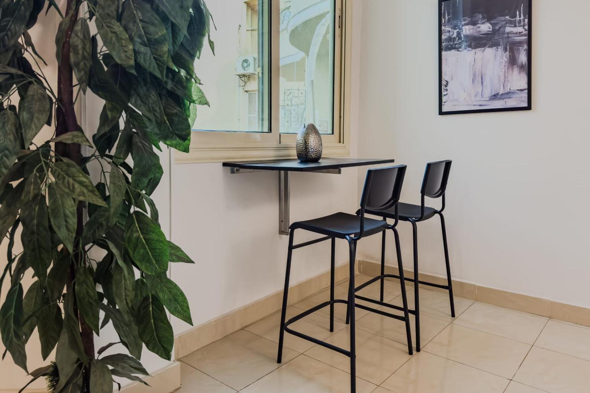 Distinct & Decent 2 Bdr Apt Steps From Nightlife And Airport Cairo Ngoại thất bức ảnh