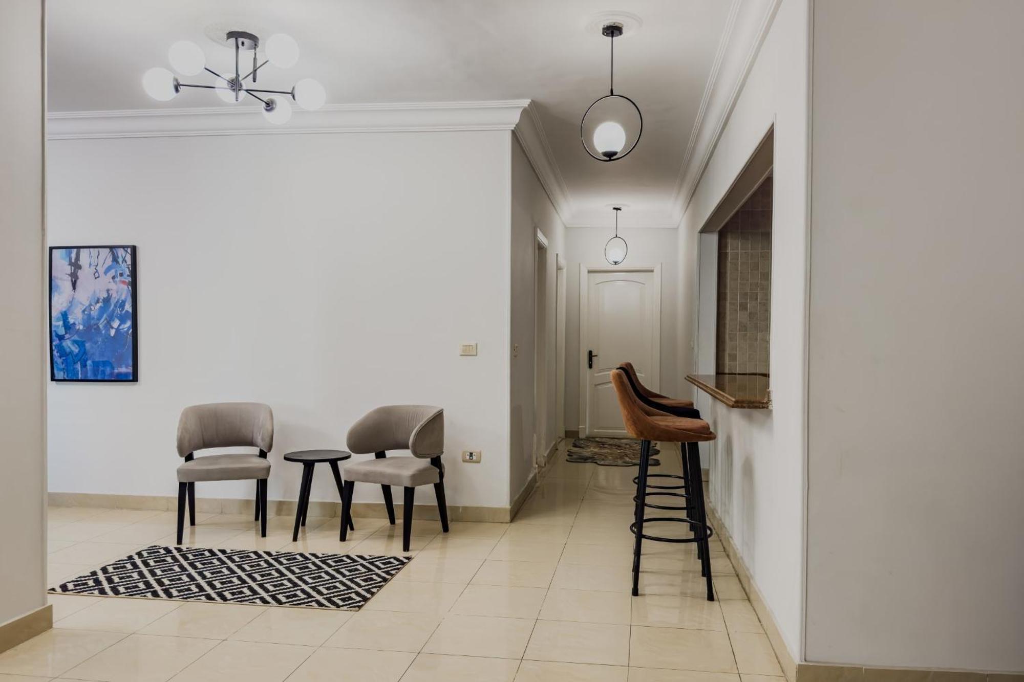 Distinct & Decent 2 Bdr Apt Steps From Nightlife And Airport Cairo Ngoại thất bức ảnh